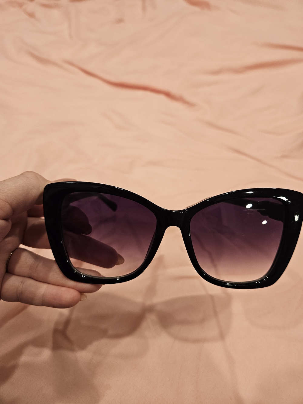 Classic Black Cat-Eye Sunglasses with Purple Gradient Lenses